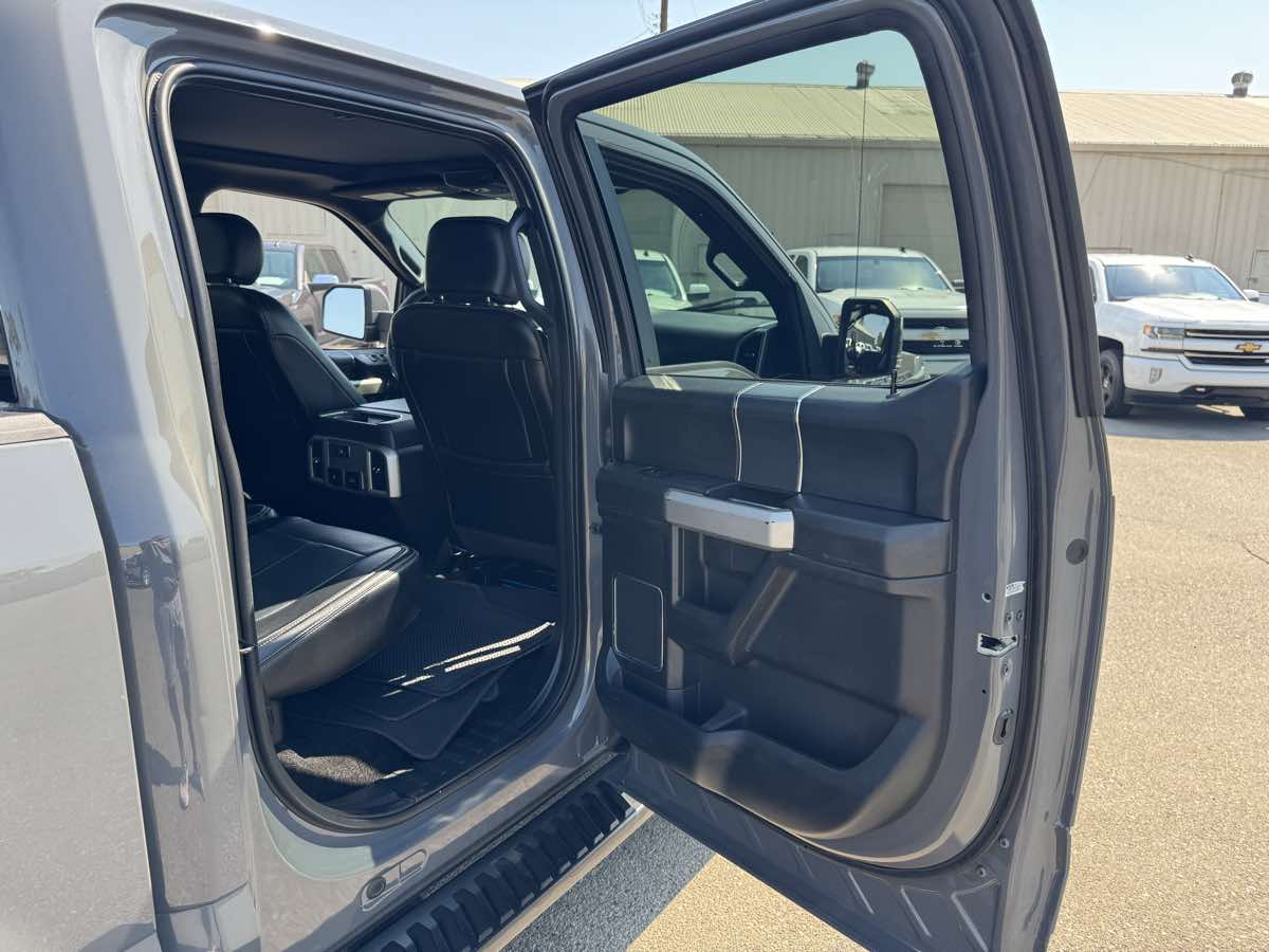 2018 Ford F-150 Lariat FX4 photo 24