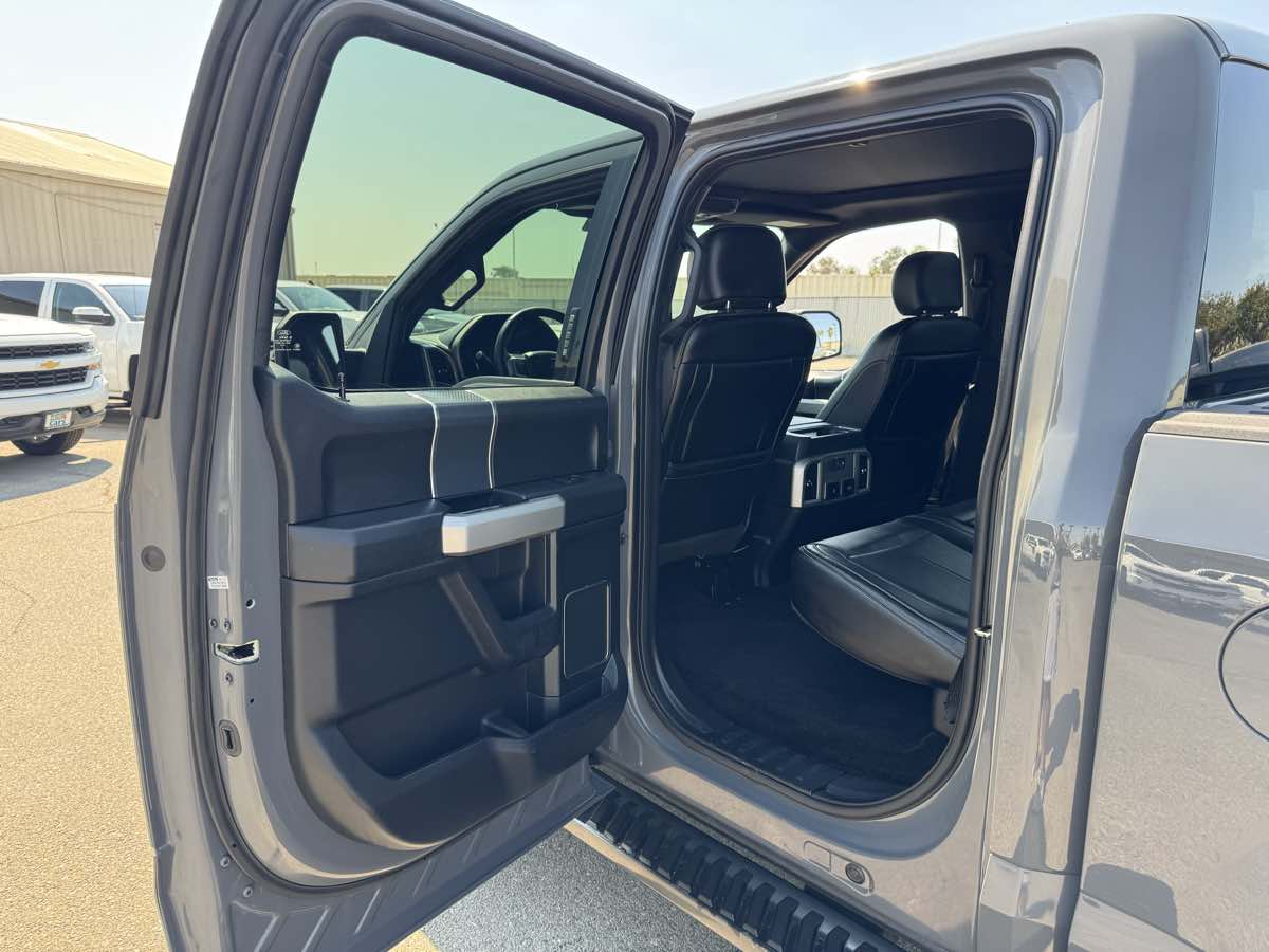 2018 Ford F-150 Lariat FX4 photo 26