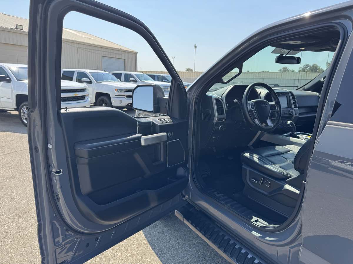 2018 Ford F-150 Lariat FX4 photo 28