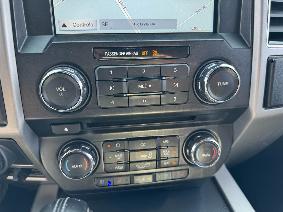 2018 Ford F-150 Lariat FX4 photo 34
