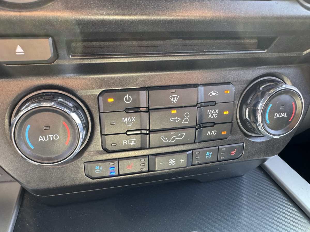 2018 Ford F-150 Lariat FX4 photo 35