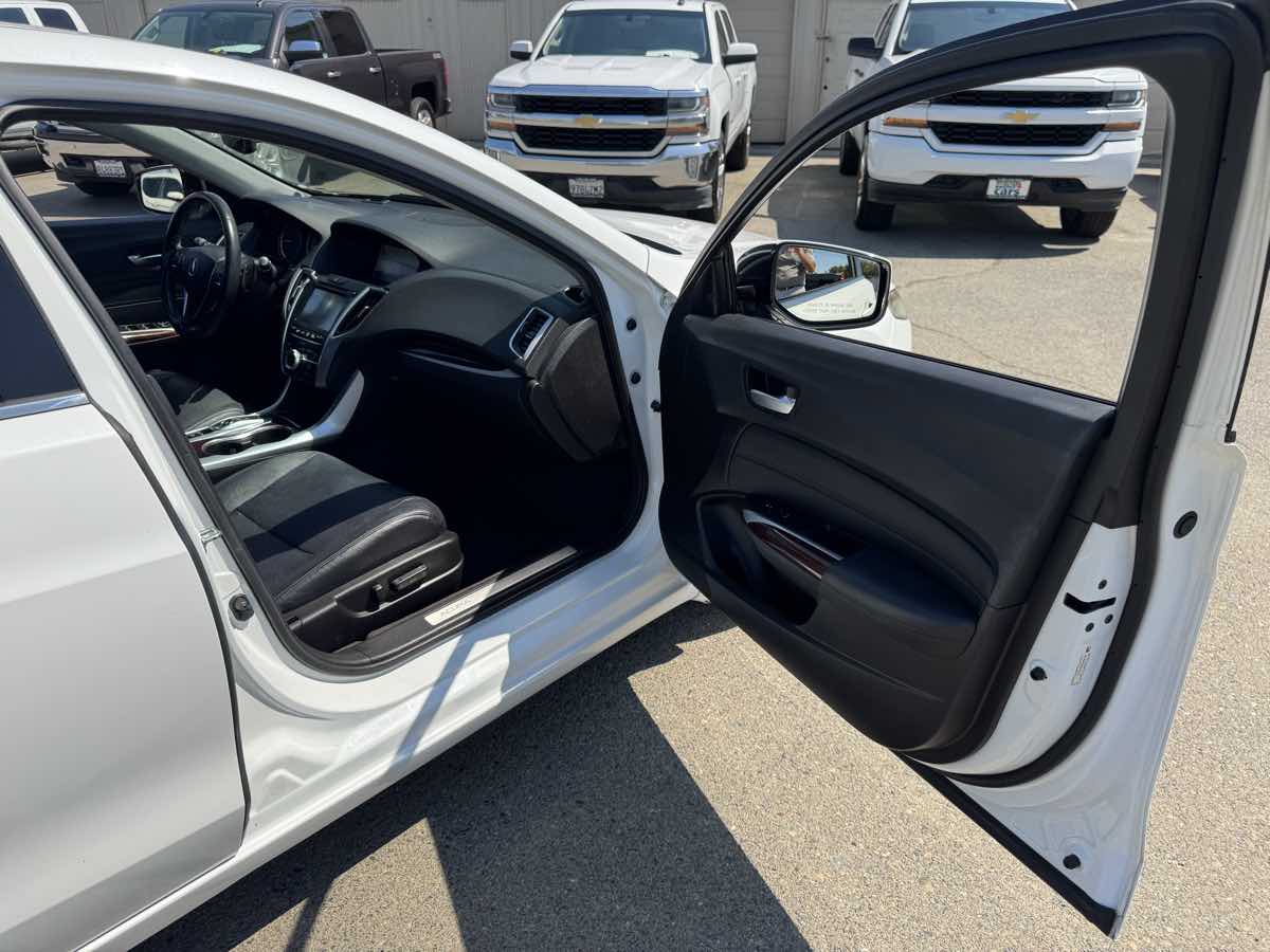 2015 Acura TLX Advance photo 17