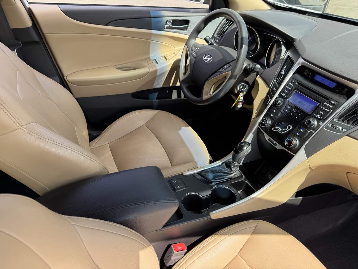 2013 Hyundai Sonata GLS photo 16
