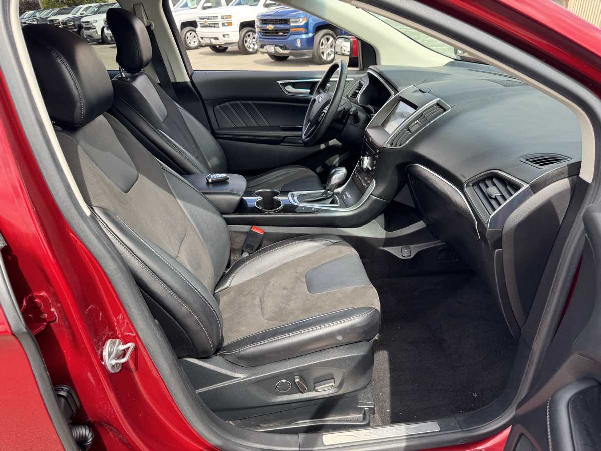 2017 Ford Edge Sport photo 14
