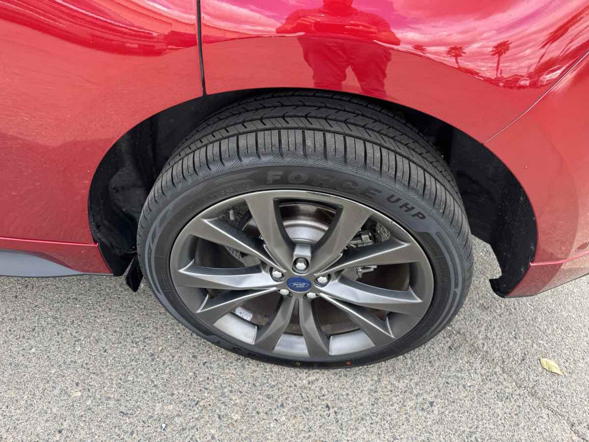 2017 Ford Edge Sport photo 37