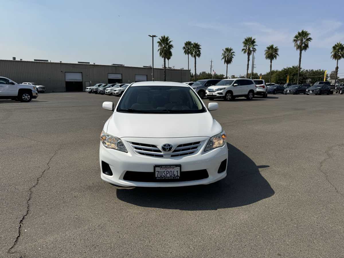 2013 Toyota Corolla LE photo 4
