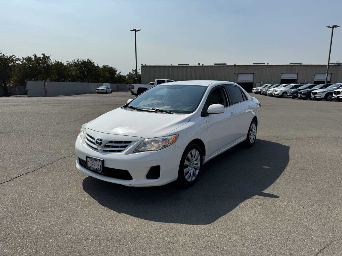 2013 Toyota Corolla LE photo 5