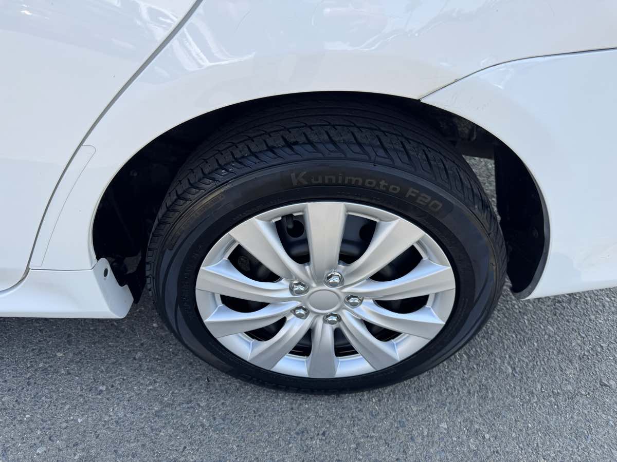 2013 Toyota Corolla LE photo 34