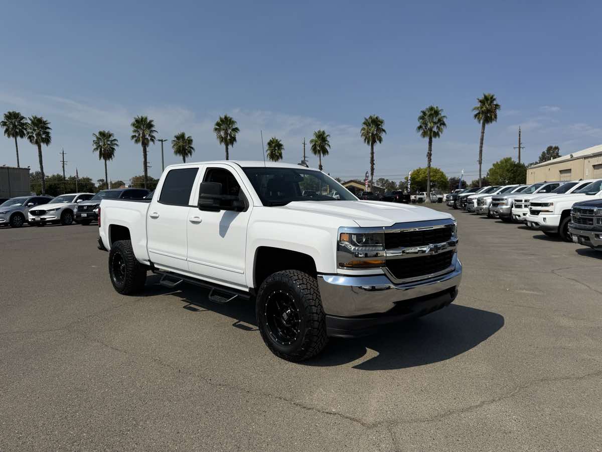 2018 Chevrolet Silverado 1500 LT photo 2