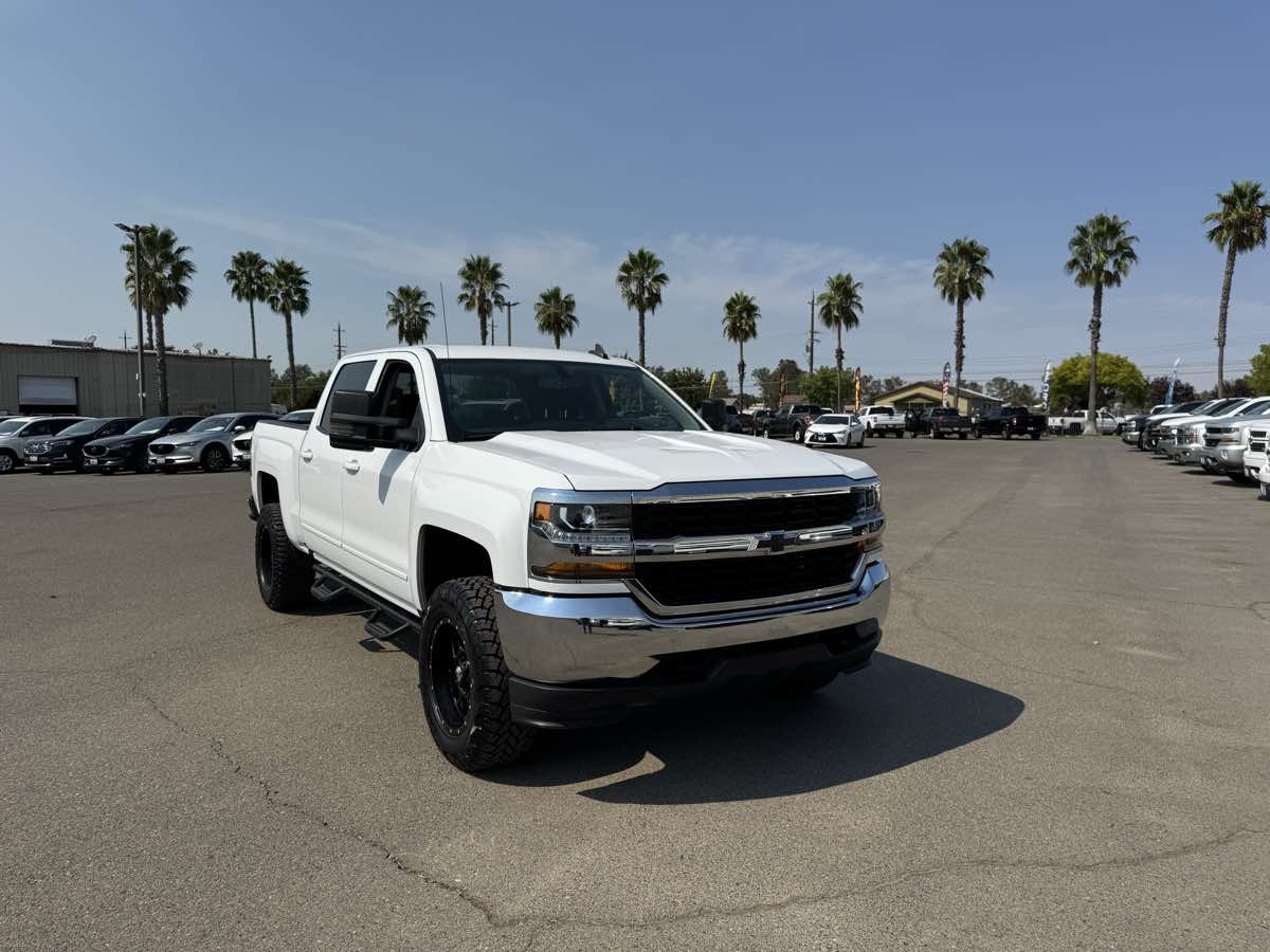 2018 Chevrolet Silverado 1500 LT photo 3