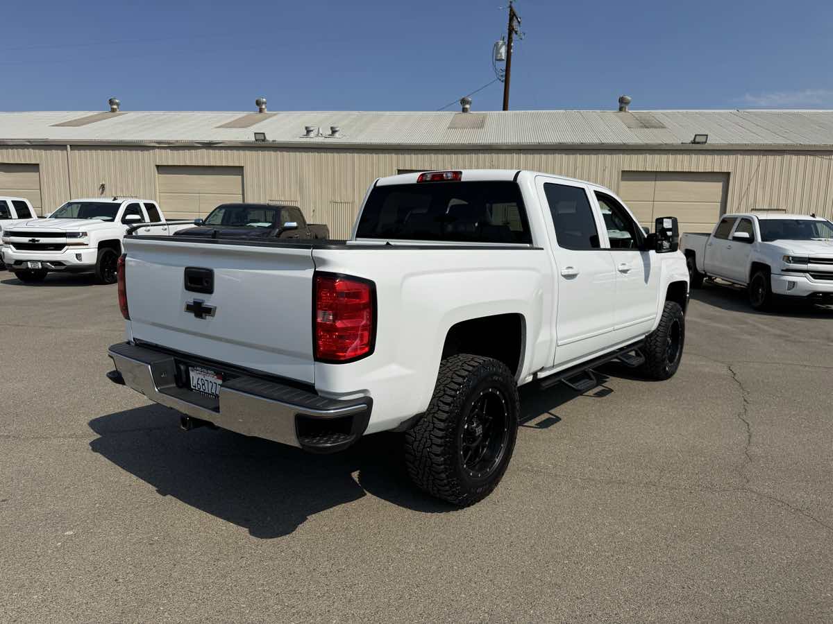 2018 Chevrolet Silverado 1500 LT photo 12