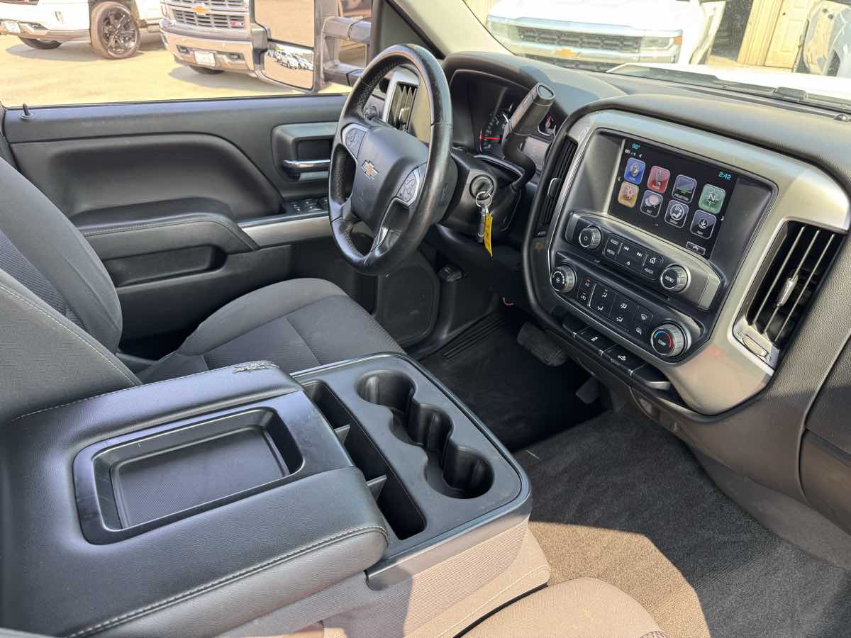 2018 Chevrolet Silverado 1500 LT photo 18