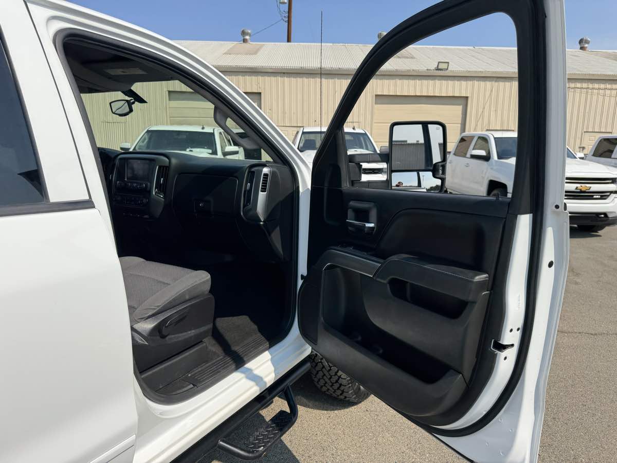 2018 Chevrolet Silverado 1500 LT photo 19