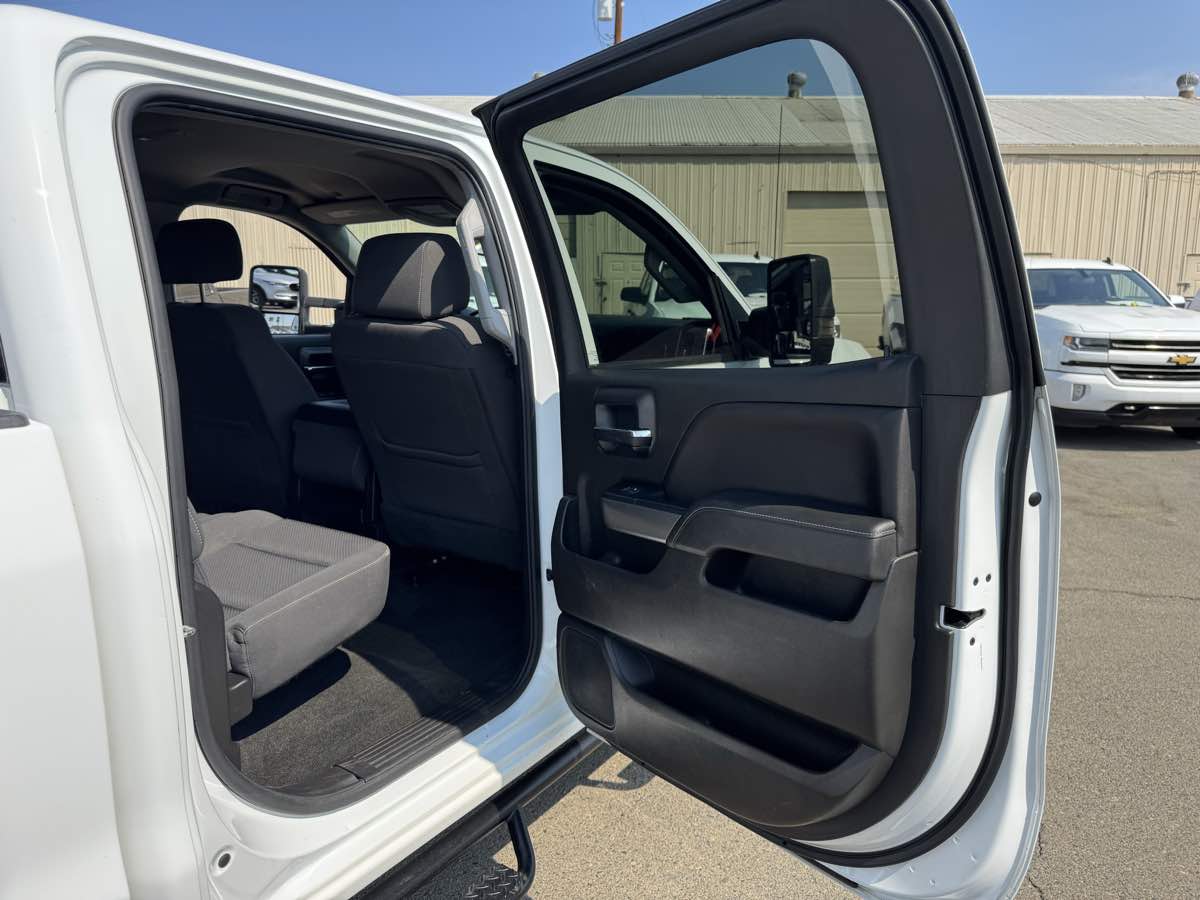 2018 Chevrolet Silverado 1500 LT photo 21
