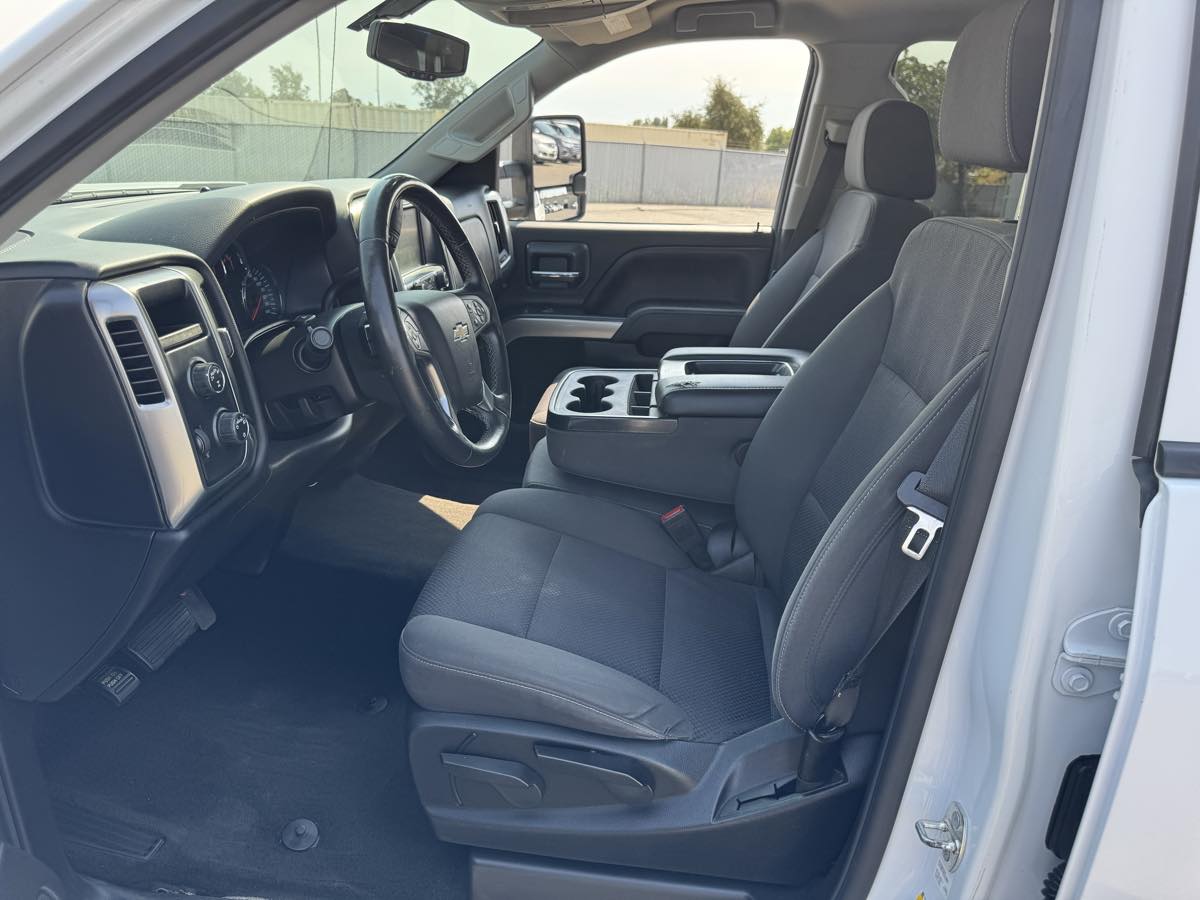 2018 Chevrolet Silverado 1500 LT photo 24