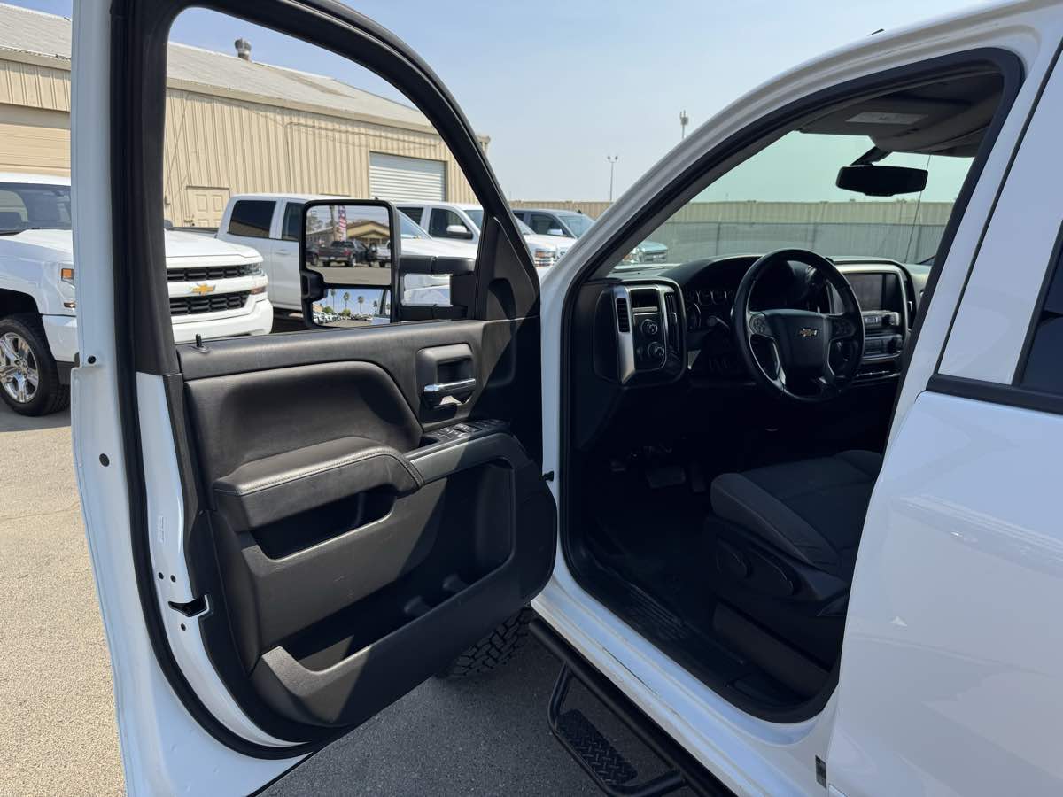 2018 Chevrolet Silverado 1500 LT photo 25