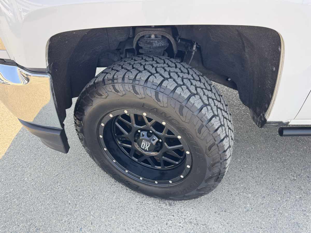 2018 Chevrolet Silverado 1500 LT photo 35