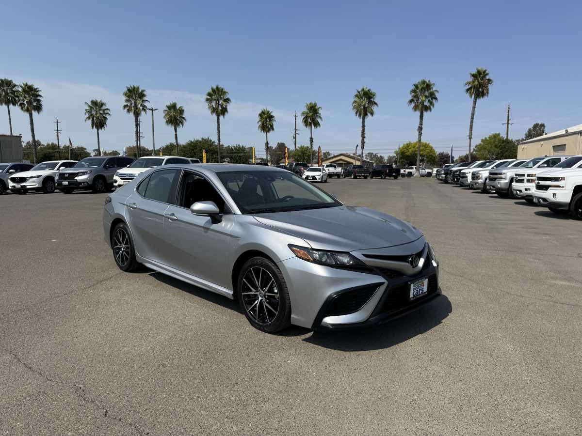 2022 Toyota Camry SE photo 2