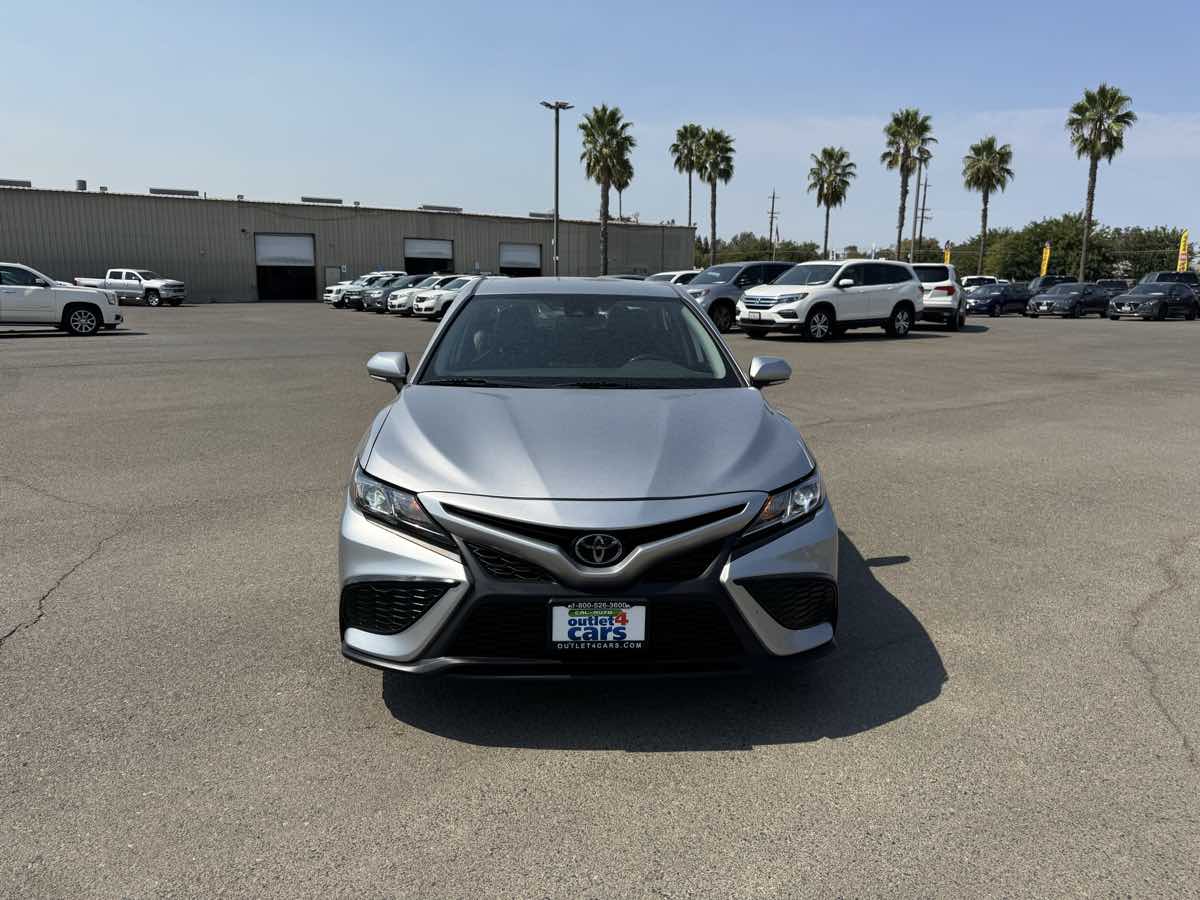 2022 Toyota Camry SE photo 4