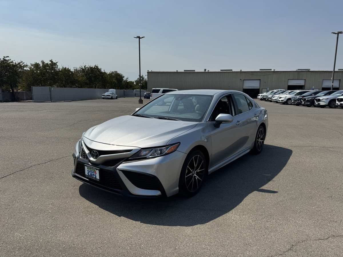 2022 Toyota Camry SE photo 5