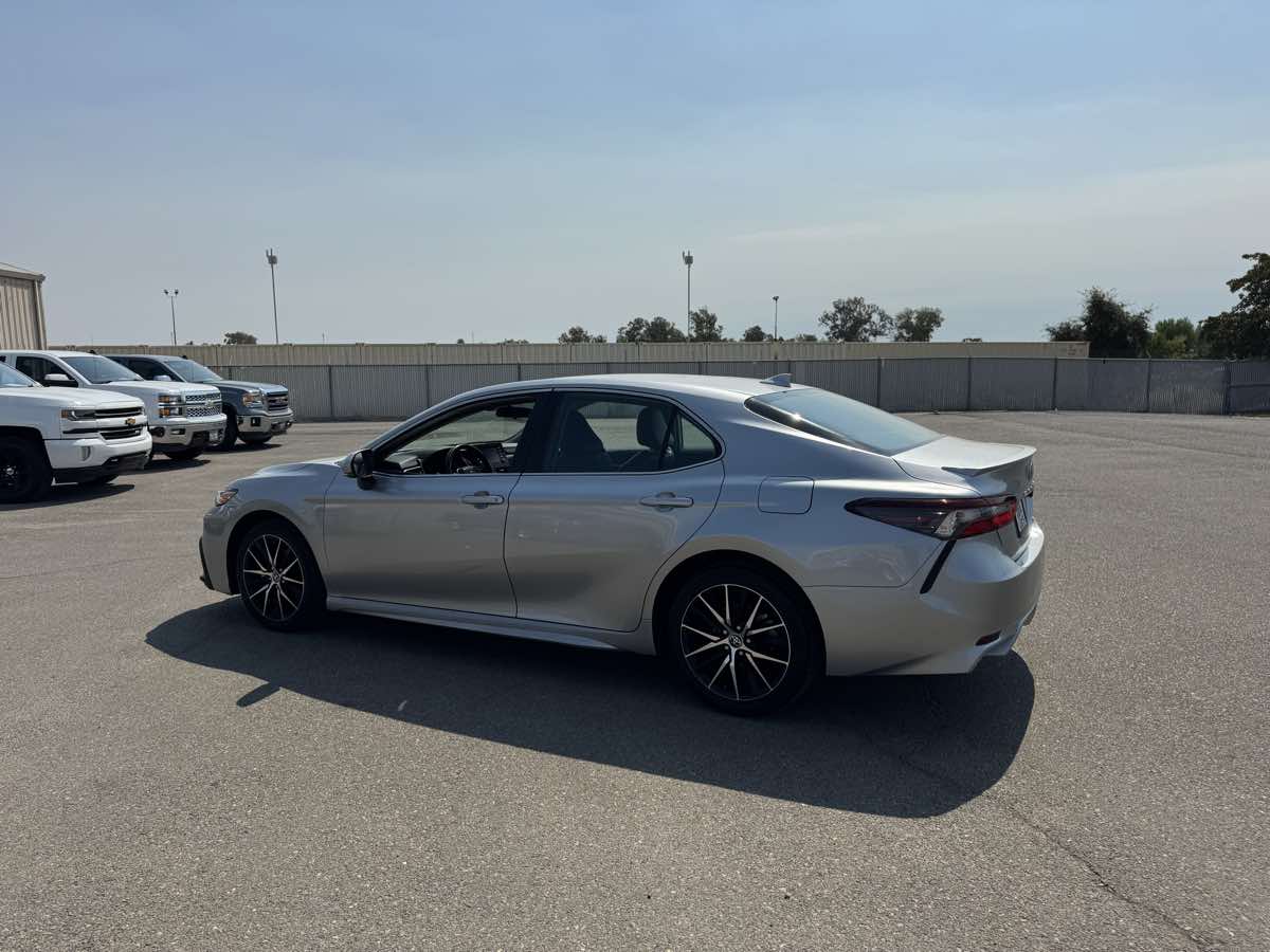 2022 Toyota Camry SE photo 8
