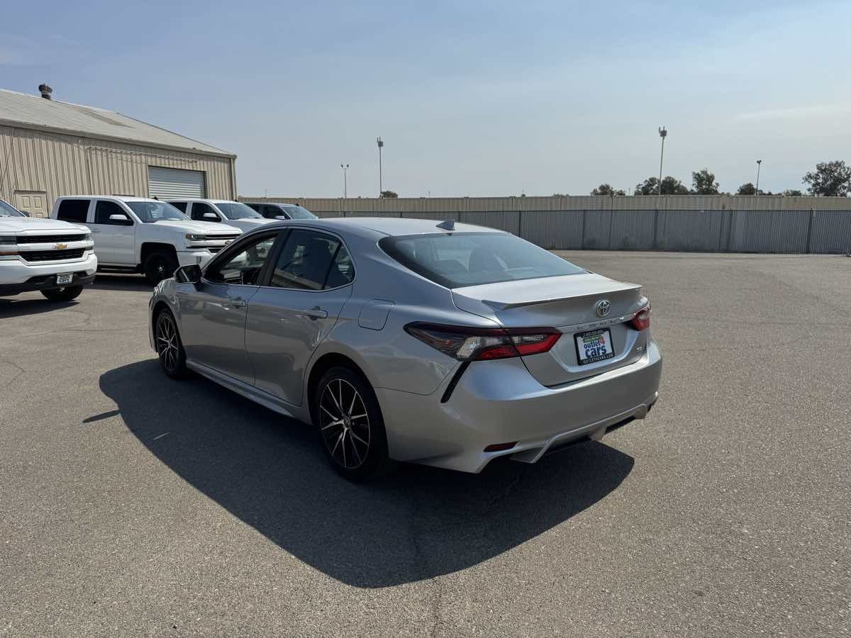 2022 Toyota Camry SE photo 9