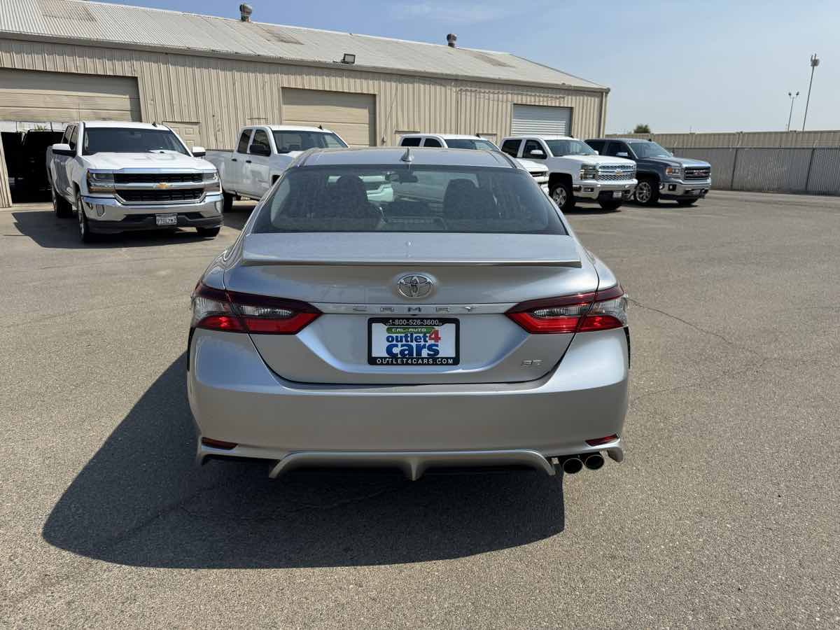2022 Toyota Camry SE photo 10