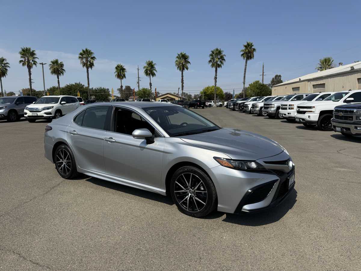 2022 Toyota Camry SE photo 14
