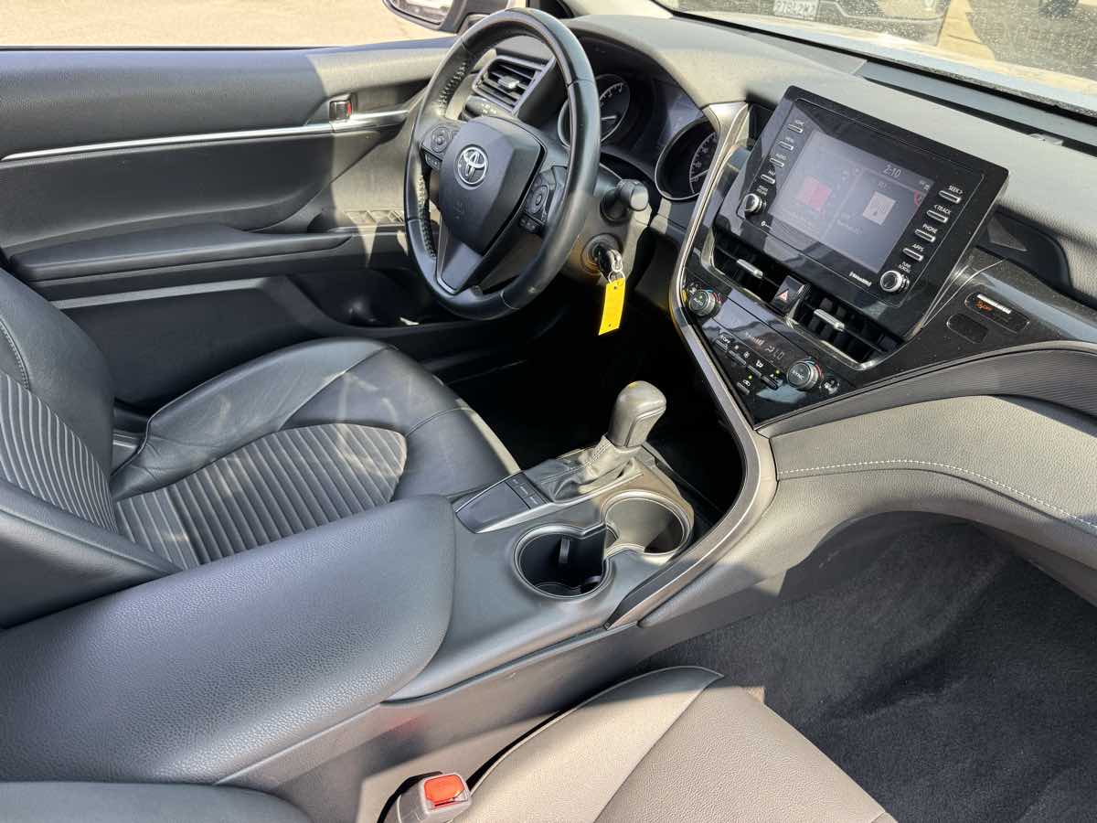 2022 Toyota Camry SE photo 17