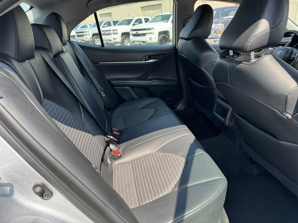2022 Toyota Camry SE photo 19