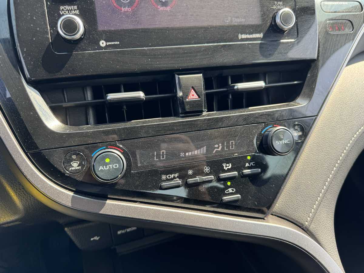 2022 Toyota Camry SE photo 31