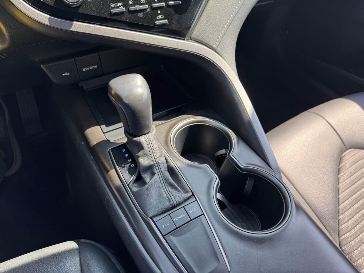 2022 Toyota Camry SE photo 32