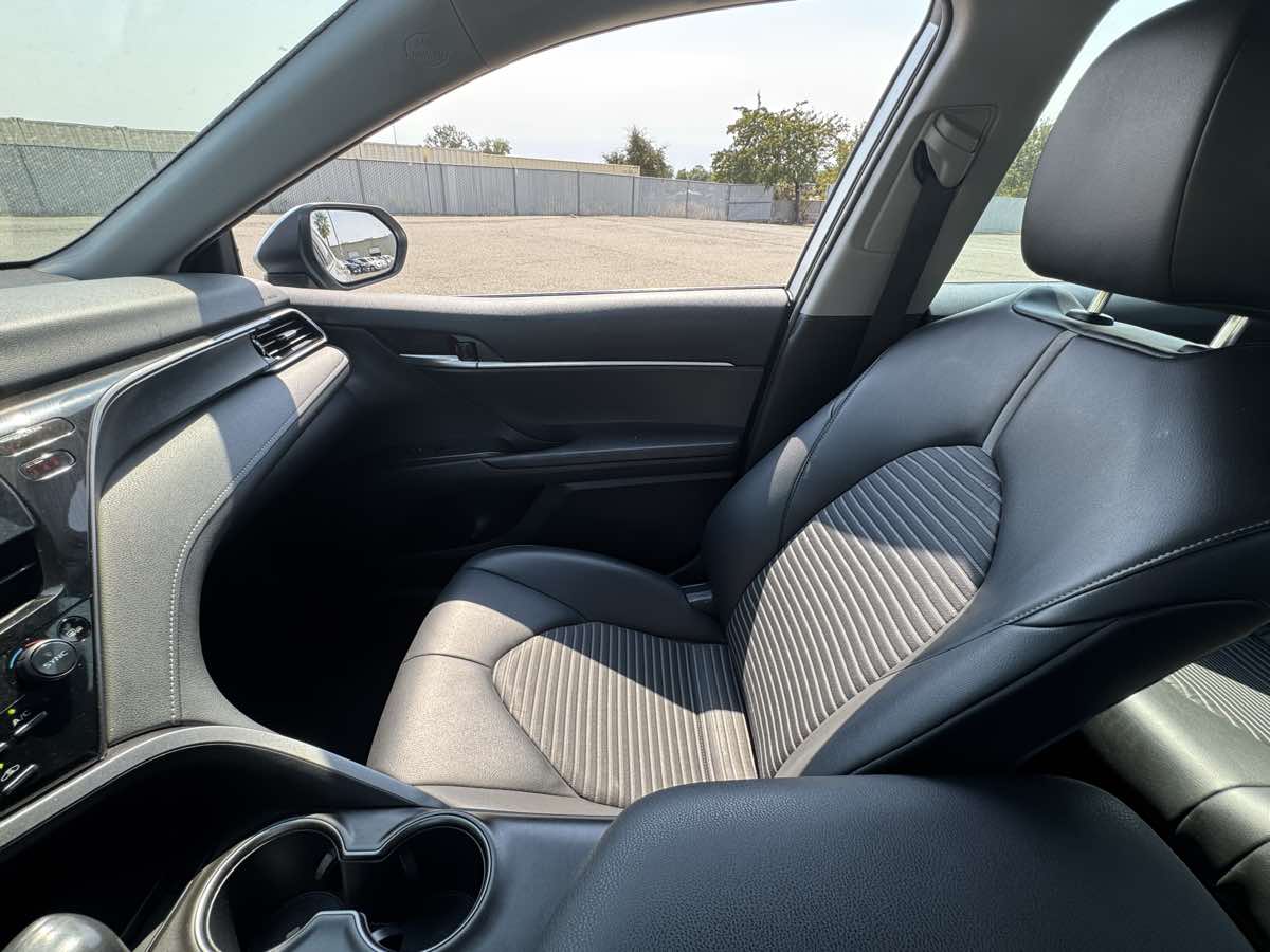 2022 Toyota Camry SE photo 34