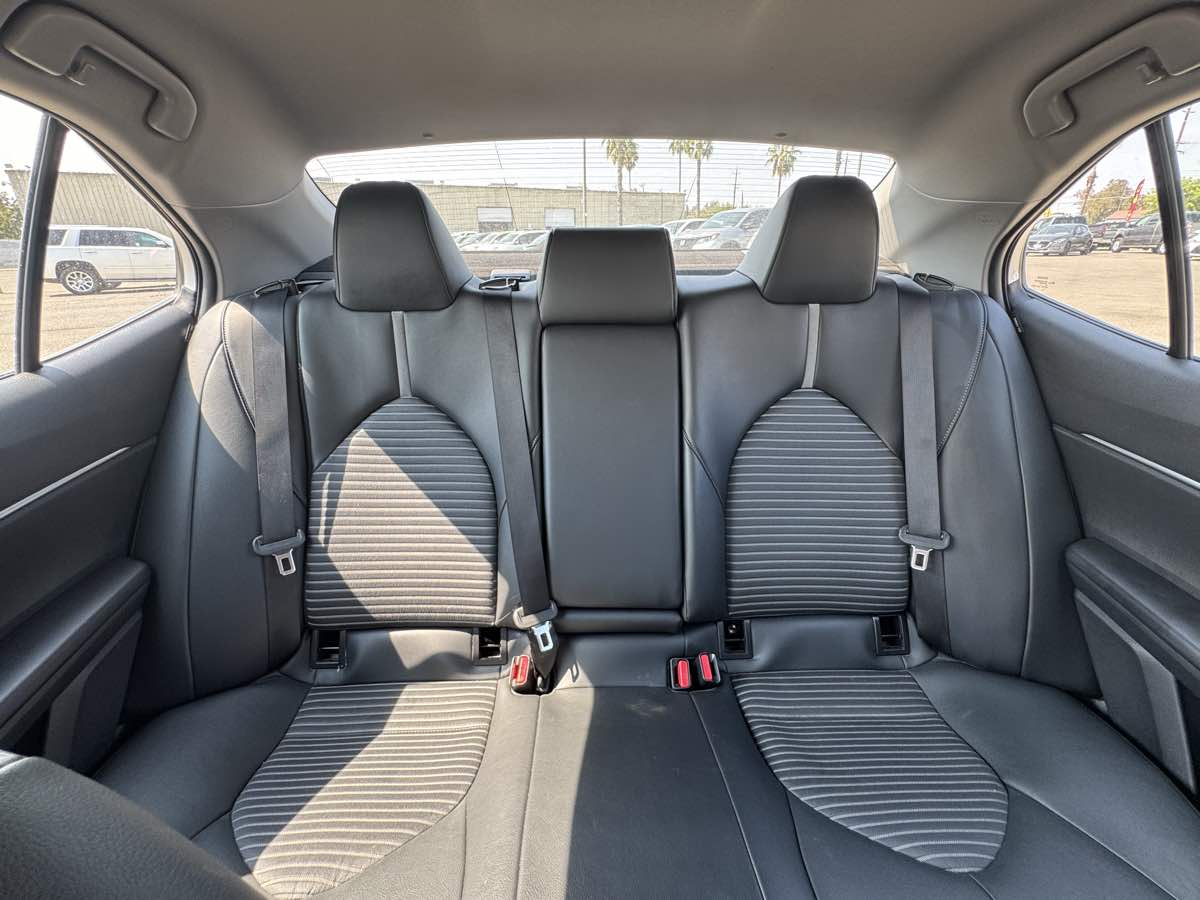2022 Toyota Camry SE photo 35