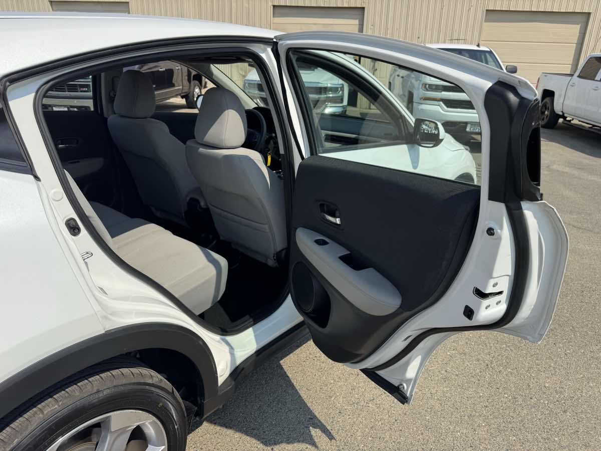 2020 Honda HR-V LX photo 18