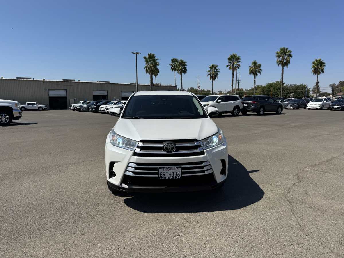 2019 Toyota Highlander LE photo 4