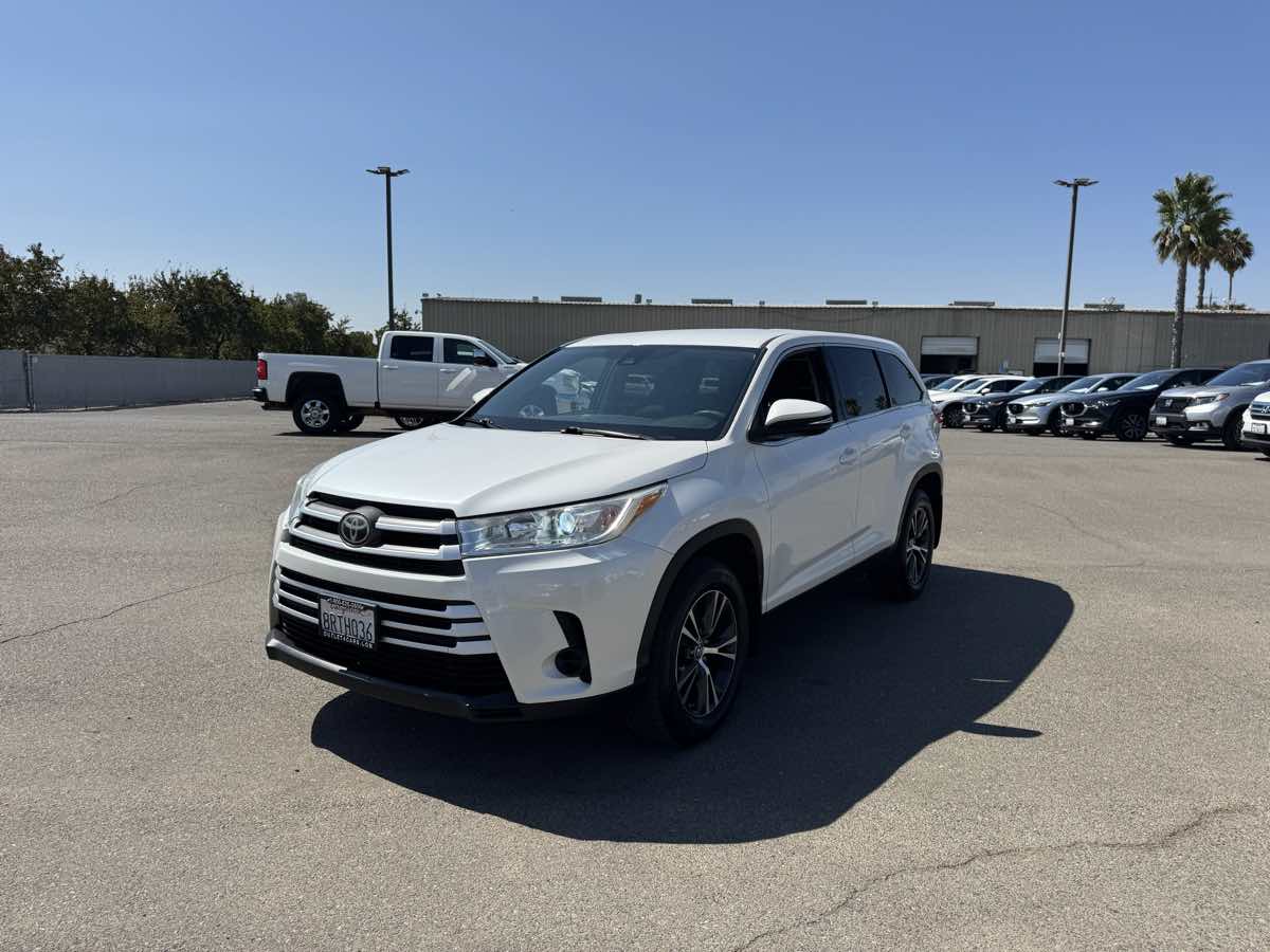 2019 Toyota Highlander LE photo 5