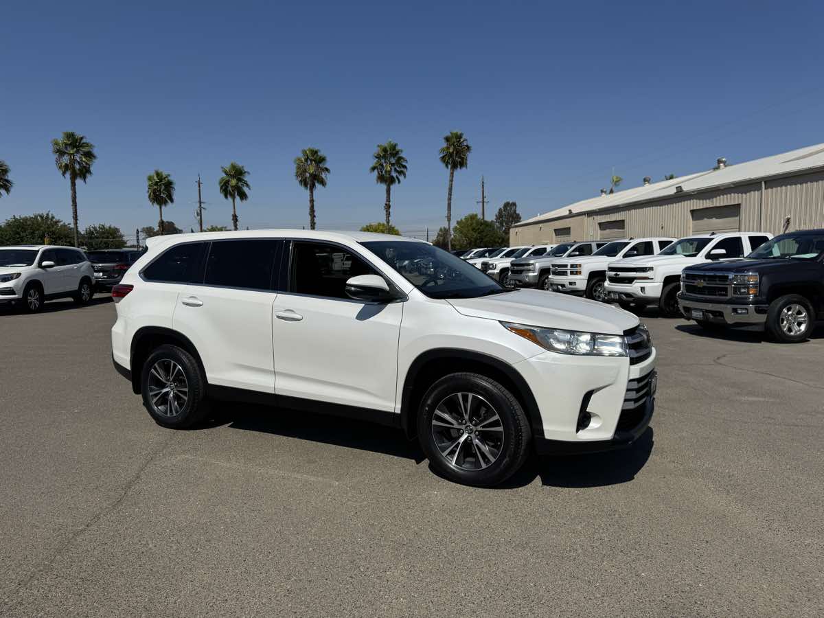 2019 Toyota Highlander LE photo 15