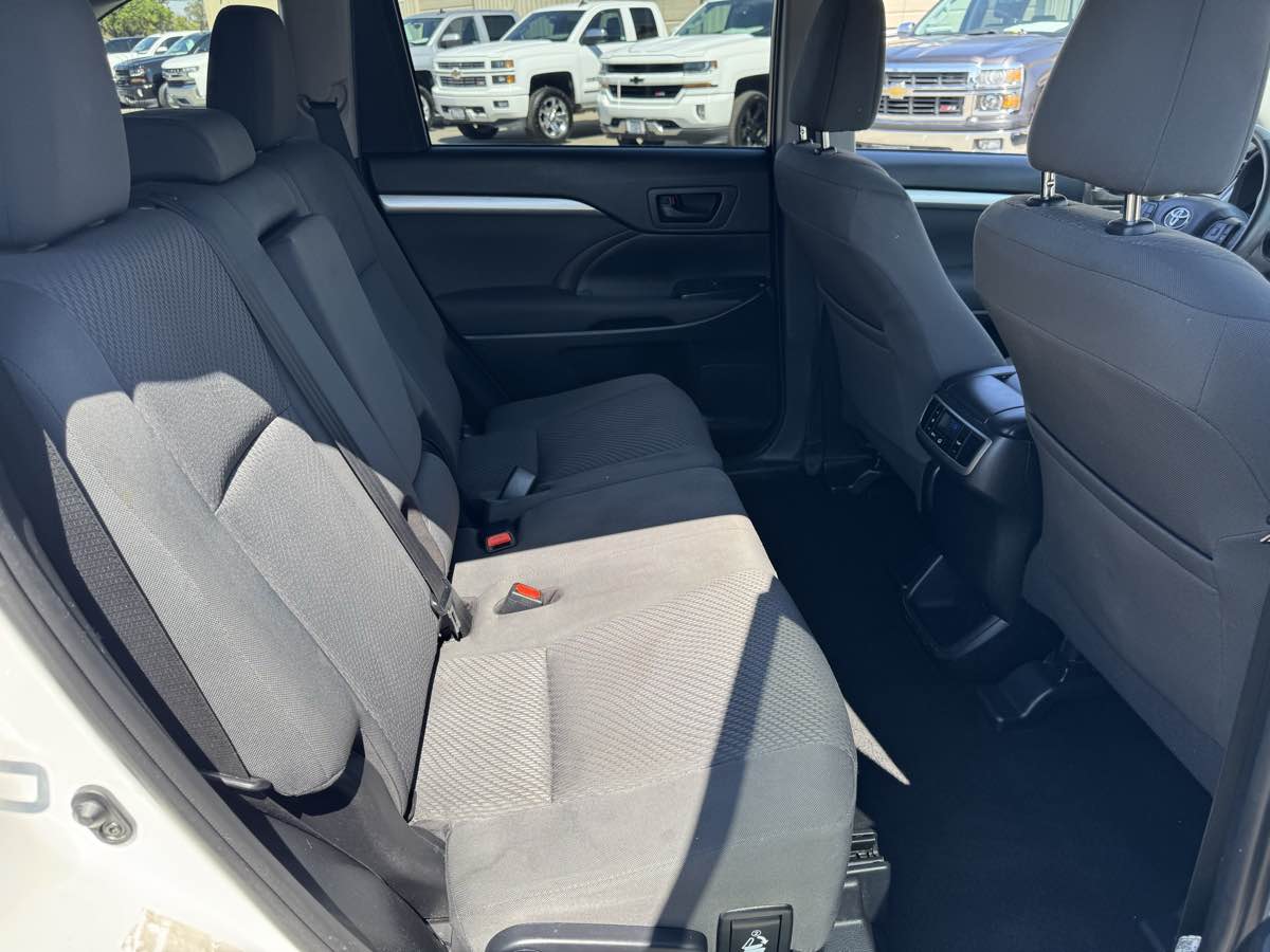 2019 Toyota Highlander LE photo 20