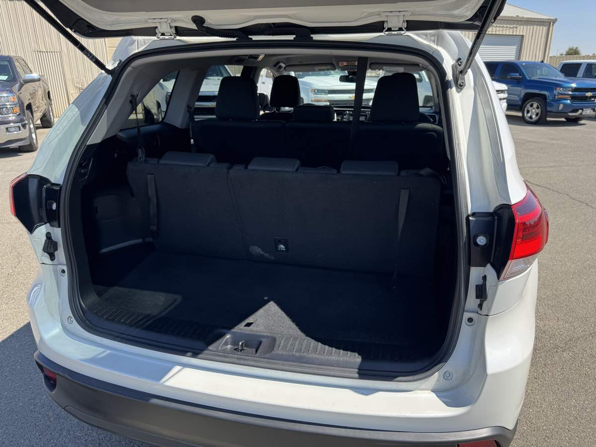 2019 Toyota Highlander LE photo 23