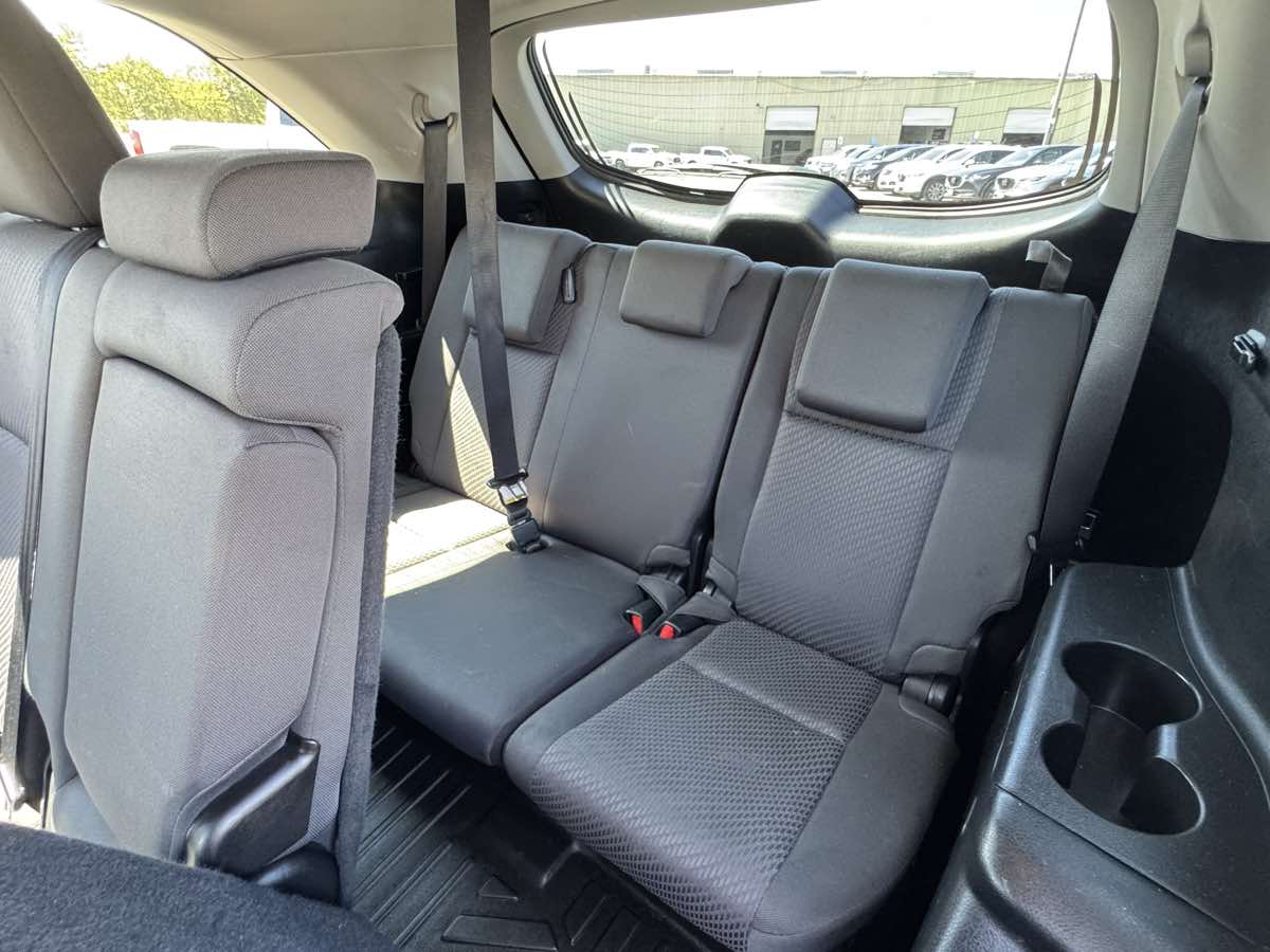 2019 Toyota Highlander LE photo 25