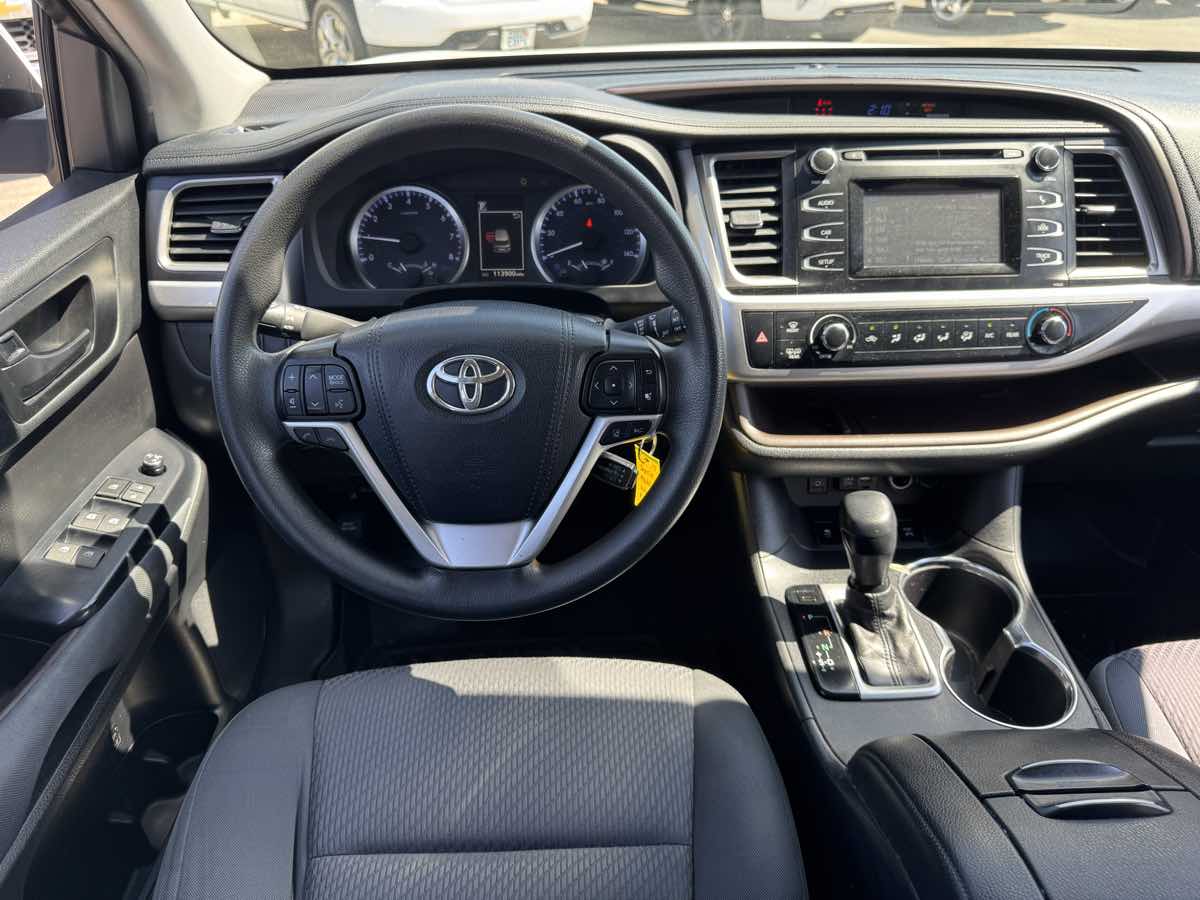 2019 Toyota Highlander LE photo 29