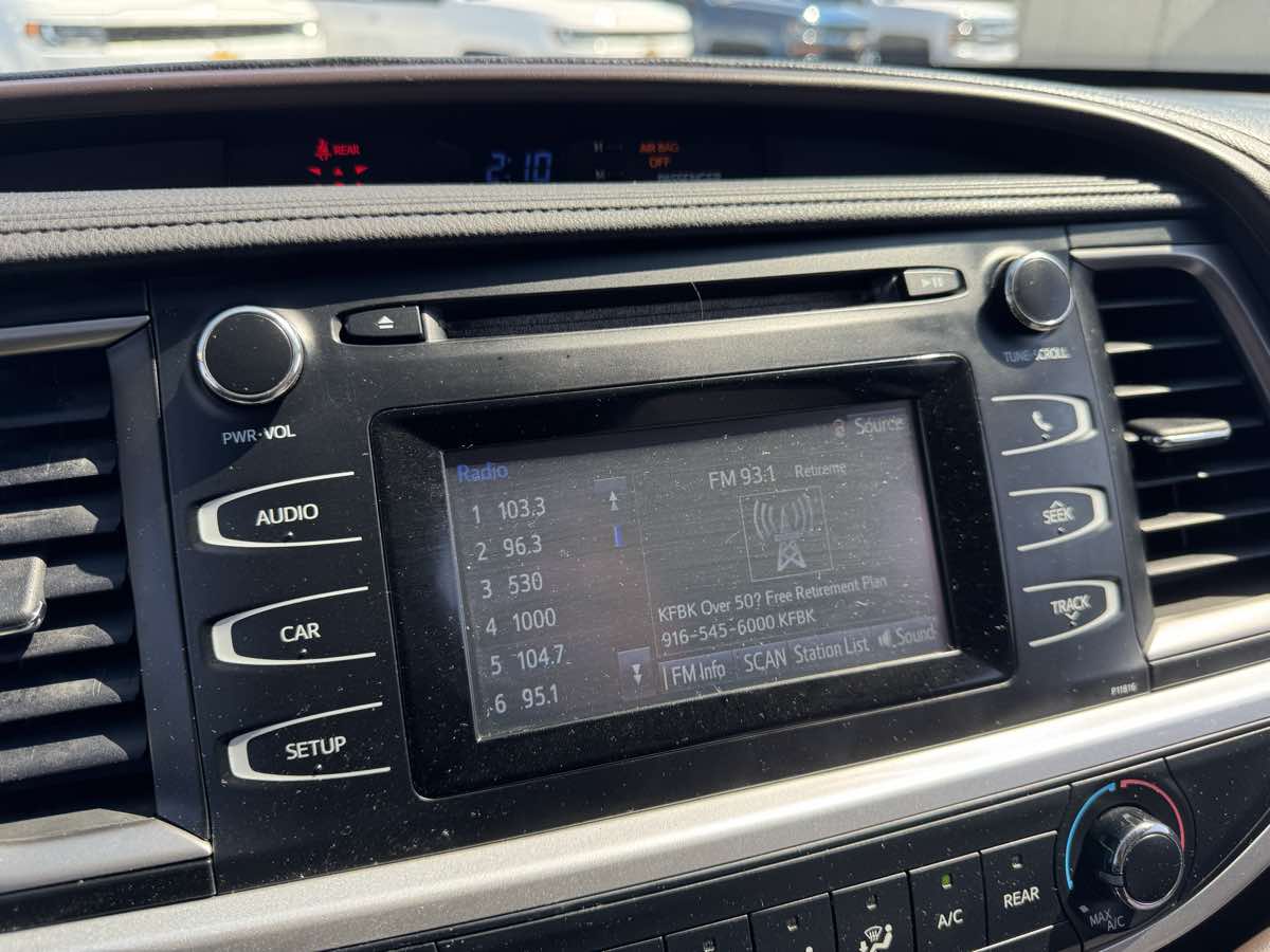 2019 Toyota Highlander LE photo 33