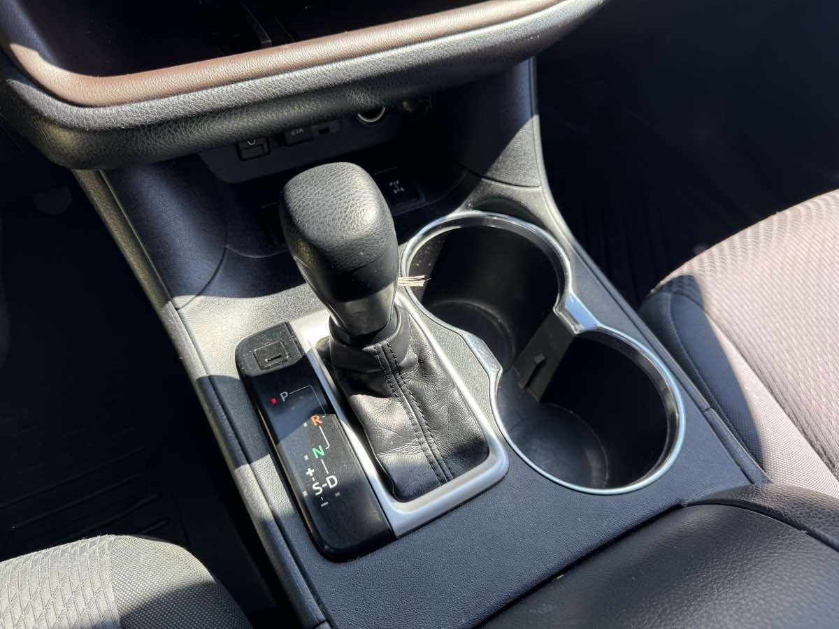 2019 Toyota Highlander LE photo 36