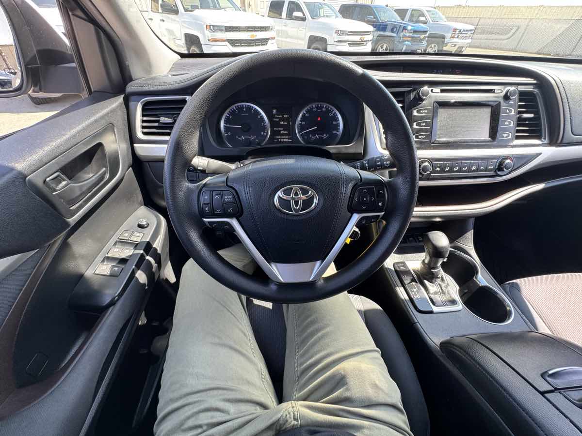 2019 Toyota Highlander LE photo 37
