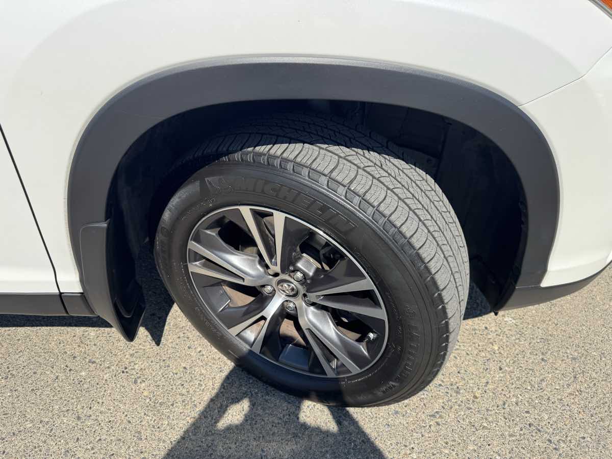 2019 Toyota Highlander LE photo 43