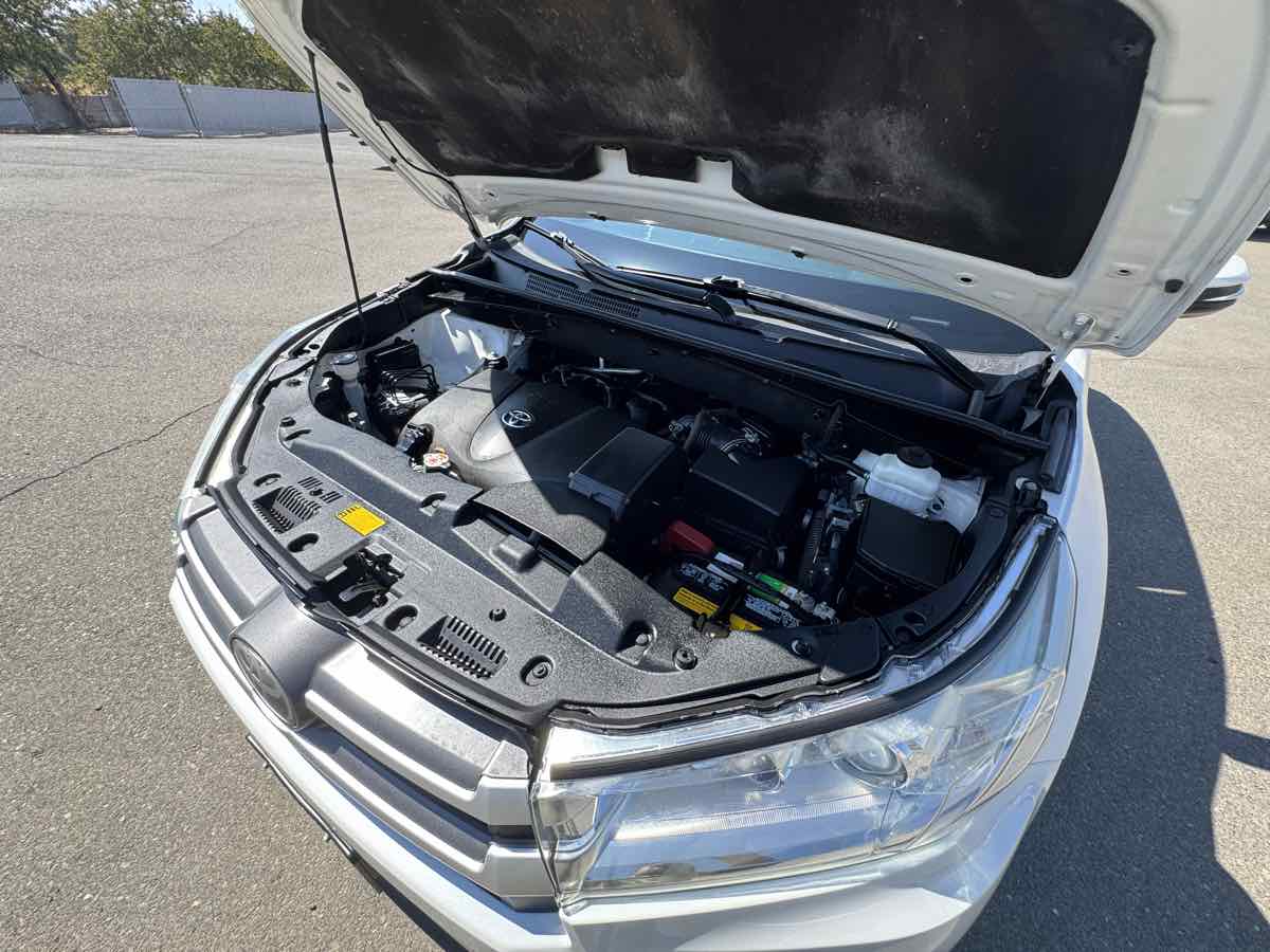 2019 Toyota Highlander LE photo 46