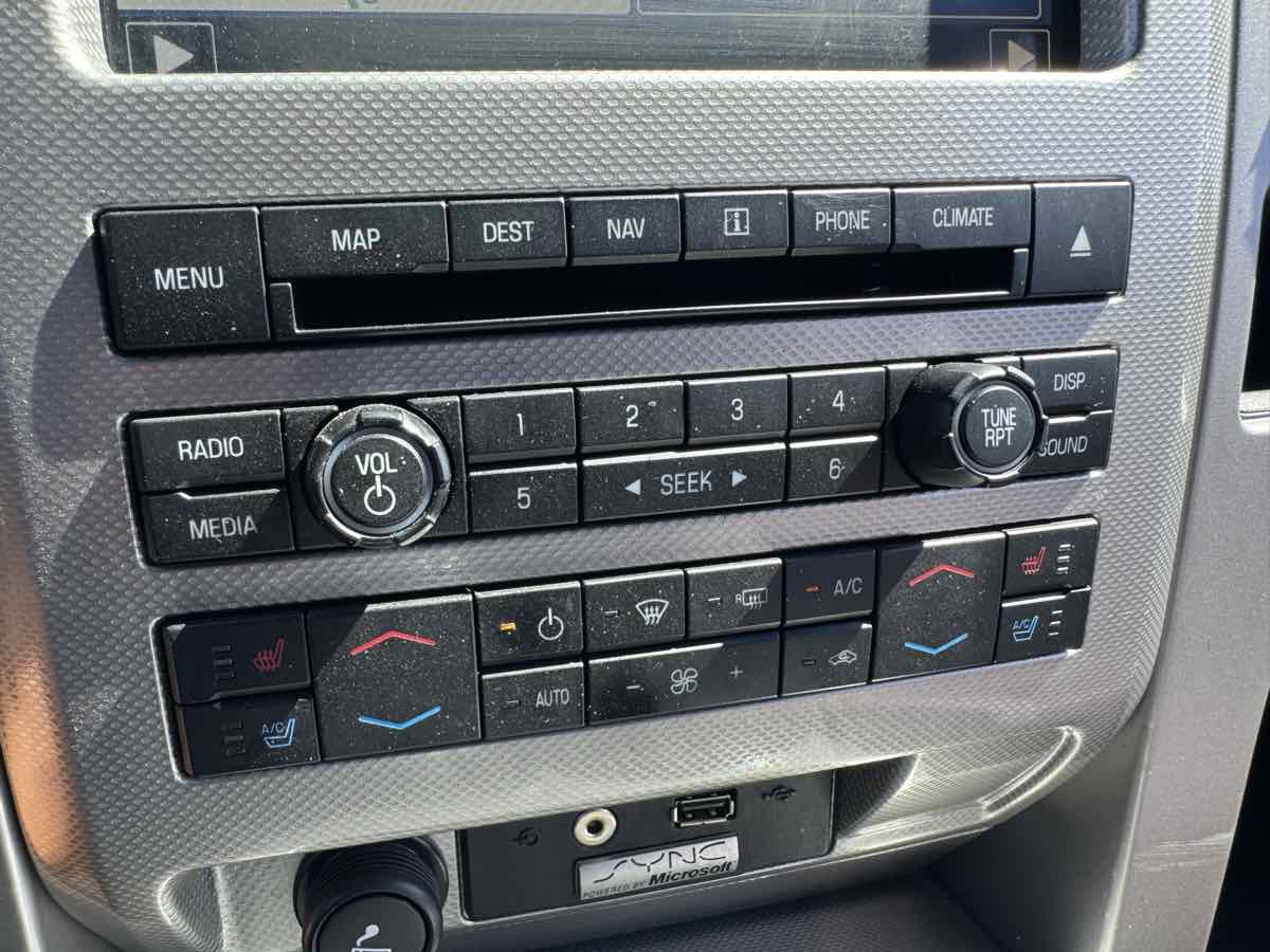 2011 Ford F-150 Lariat Limited photo 34