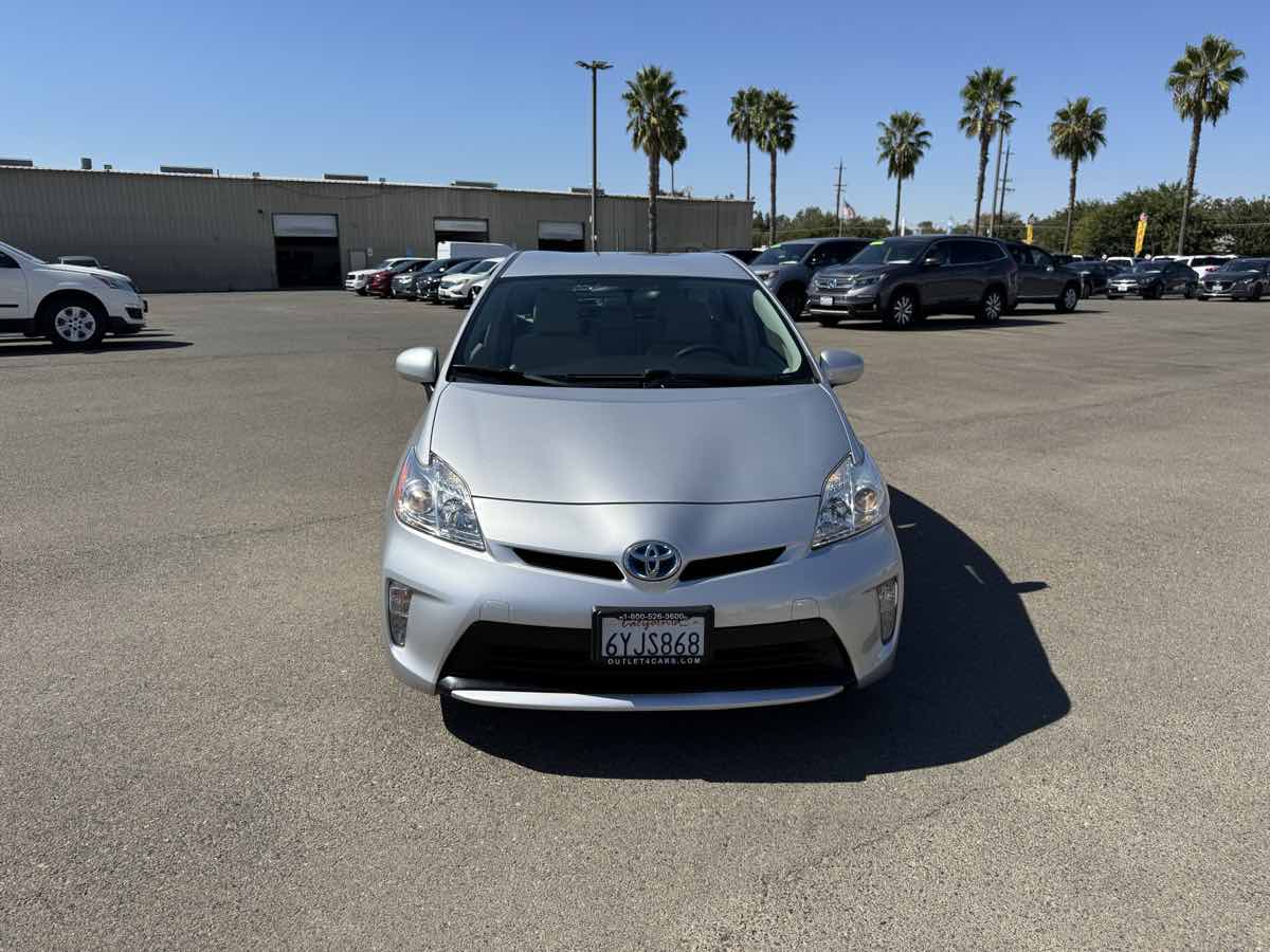 2013 Toyota Prius Two photo 3
