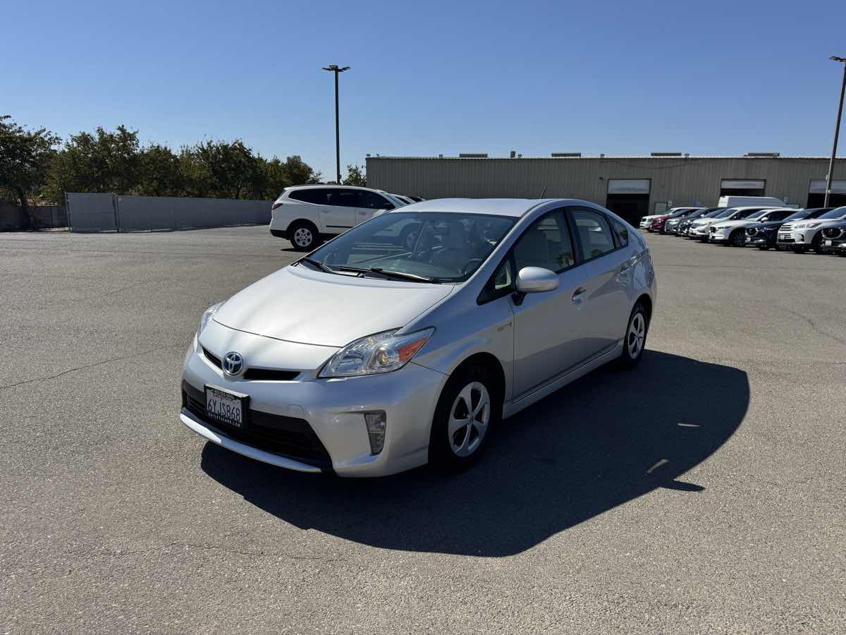 2013 Toyota Prius Two photo 4